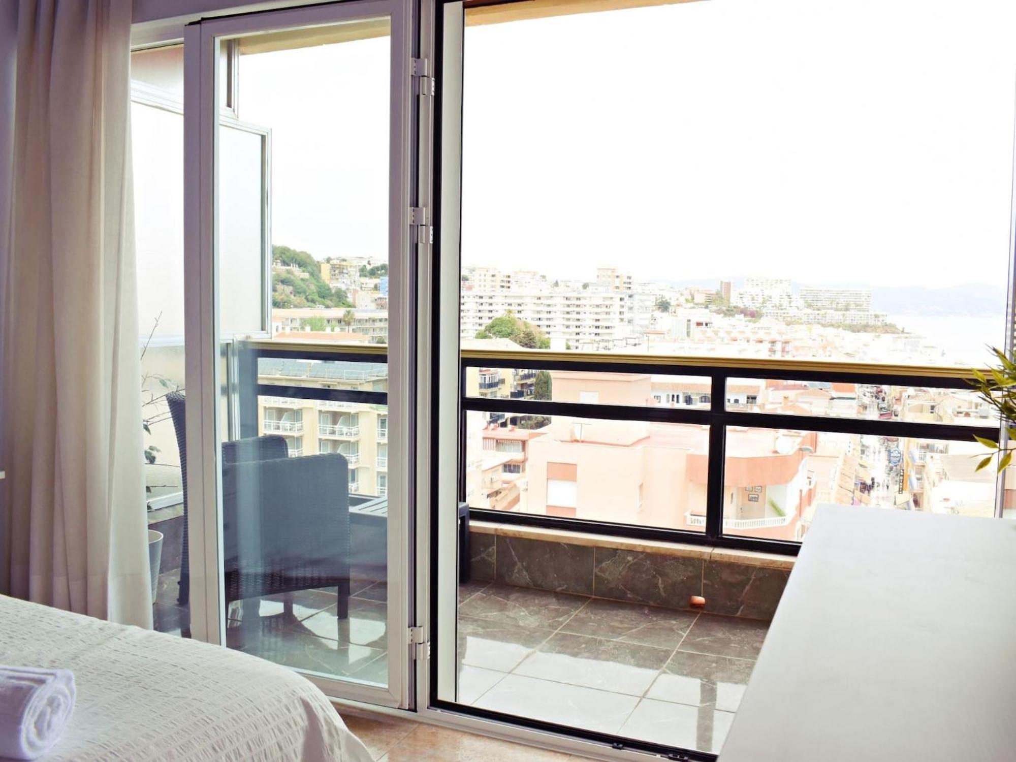 Luminoso Apartamento De 3 Dormitorios A Pie De Playa En Torremolinos Exteriér fotografie